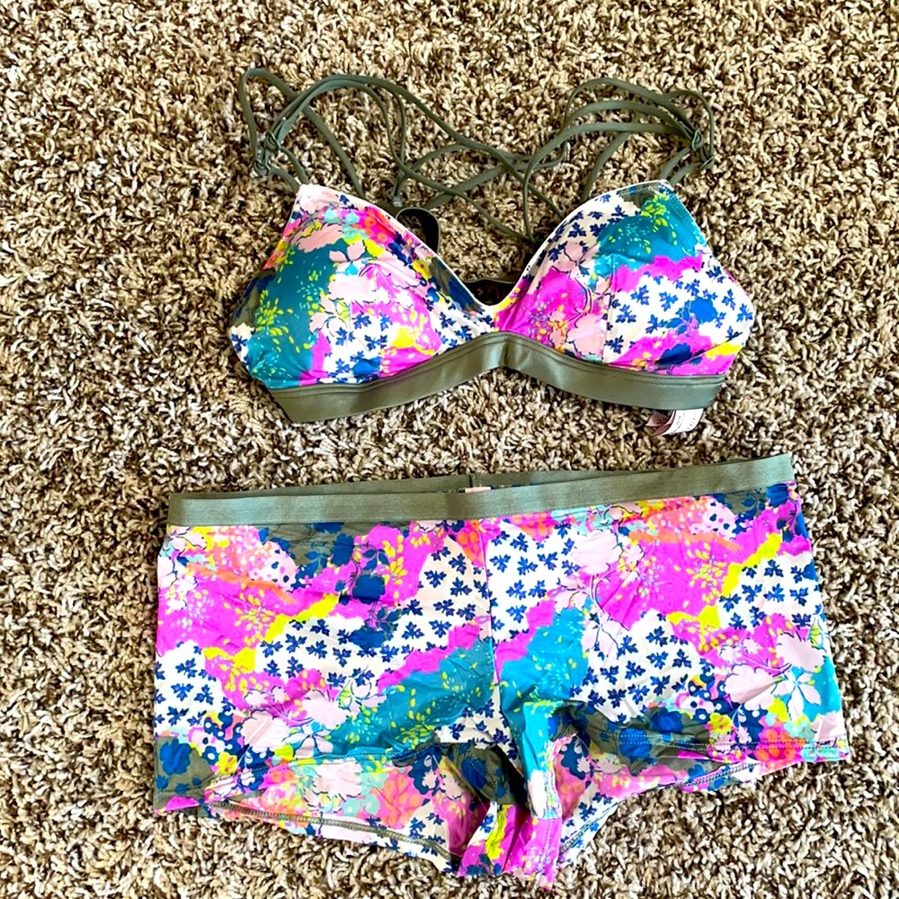 Victoria Secret, cute bra and underwear combo! New with tags! Never worn!